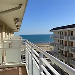 Trilocale Diplomatic Fronte Mare Piazza Torino Апартаменты
